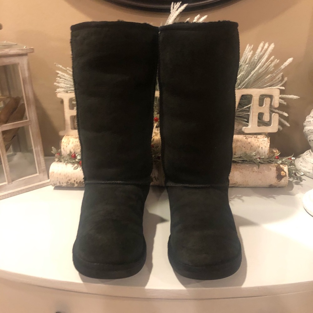 UGG Classic Tall Black, size 9